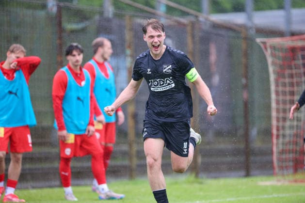 Torschütze Mats Klüver (SV Todesfelde, 10) mit Torjubel, Jubel, jubeln, jubelt, optimistisch, Spielszene, Highlight, Freude über das Tor zum 0:1, 07.06.2026, Bremen (Deutschland), Fussball, Aufstiegsrunde Regionalliga Nord, 1. FC Germania Egestorf-Langreder - SV Todesfelde