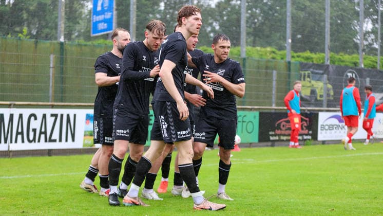 Spieler von SV Todesfelde mit Torjubel, Jubel, jubeln, jubelt, optimistisch, Spielszene, Highlight, Freude über das Tor zum 0:1, 07.06.2026, Bremen (Deutschland), Fussball, Aufstiegsrunde Regionalliga Nord, 1. FC Germania Egestorf-Langreder - SV Todesfelde