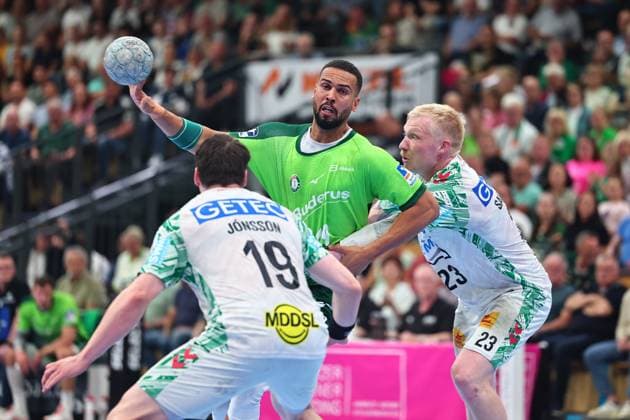 Philipp Ahouansou (HSG Wetzlar, 19) im Zweikampf mit Magnus Saugstrup (SC Magdeburg, 23) GER, HSG Wetzlar vs SC Magdeburg, Handball, 1. Bundesliga, 34. Spieltag, Spielzeit 2025 2026, 07.06.2026 GER, HSG Wetzlar vs SC Magdeburg, Handball, 1. Bundesliga, 34. Spieltag, Spielzeit 2025 2026, 07.06.2026 Wetzlar