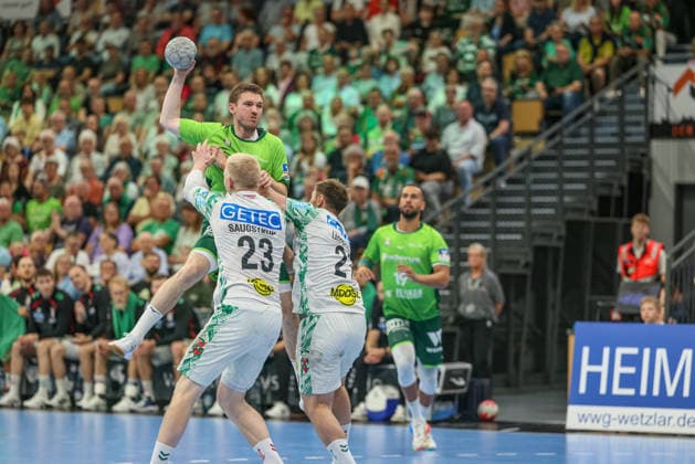 GER, Wetzlar, HSG Wetzlar vs SC Magdeburg, Daikin Handball-Bundesliga, Handball, HBL, Spielzeit 2025 2026, Buderus Arena Wetzlar, 34. Spieltag im Bild v.l.: Dominik Mappes (HSG Wetzlar 7), Magnus Saugstrup (SC Magdeburg 23), Albin Lagergren (SC Magdeburg 21) DFB DFL REGULATIONS PROHIBIT ANY USE OF PHOTOGRAPHS AS IMAGE SEQUENCES AND OR QUASI-VIDEO, 07.06.2026