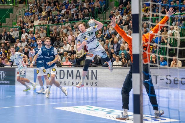 Erik Persson (FRISCH AUF! Goeppingen, 22) steigt zum Wurf hoch. Bergischer HC vs. Frisch Auf! Goeppingen, Handball, DAIKIN HBL, 34. Spieltag, Saison 2025 2026, 07.06.2026 Bergischer HC vs. Frisch Auf! Goeppingen, Handball, DAIKIN HBL, 34. Spieltag, Saison 2025 2026, 07.06.2026 Wuppertal