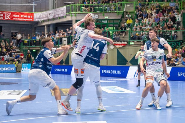 Zweikampf zwischen Soeren Steinhaus (Bergischer HC 06, 53), Erik Persson (FRISCH AUF! Goeppingen, 22) und Gerdas Barbarskas (Bergischer HC 06, 14). Bergischer HC vs. Frisch Auf! Goeppingen, Handball, DAIKIN HBL, 34. Spieltag, Saison 2025 2026, 07.06.2026 Bergischer HC vs. Frisch Auf! Goeppingen, Handball, DAIKIN HBL, 34. Spieltag, Saison 2025 2026, 07.06.2026 Wuppertal