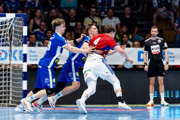 07.06.2026, GER, Handball, Maenner, Saison 25 26, Daikin 1.Bl, 34.Spieltag, ThSV Eisenach - HSV Hamburg (Handball Verein Hamburg) Andreas Magaard (Handball Sport Verein Hamburg), Oskar Joelsson (ThSV Eisenach,3), Tillman Leu (ThSV Eisenach,99) 99817 Eisenach Werner-Assmann-Halle Am Sportp Thueringen Deutschland