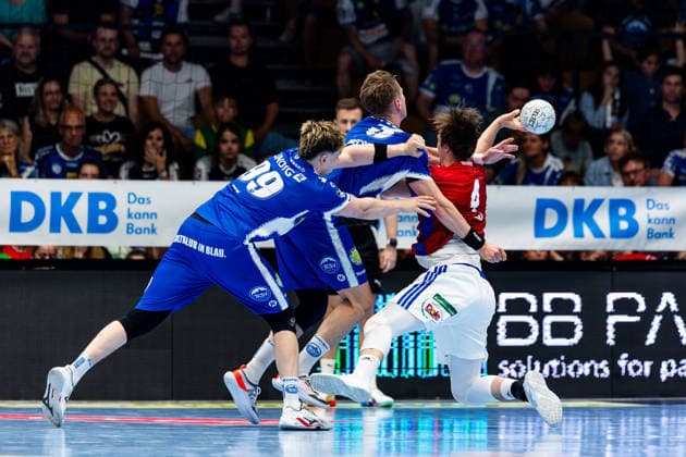 07.06.2026, GER, Handball, Maenner, Saison 25 26, Daikin 1.Bl, 34.Spieltag, ThSV Eisenach - HSV Hamburg (Handball Verein Hamburg) Andreas Magaard (Handball Sport Verein Hamburg), Oskar Joelsson (ThSV Eisenach,3), Tillman Leu (ThSV Eisenach,99) 99817 Eisenach Werner-Assmann-Halle Am Sportp Thueringen Deutschland