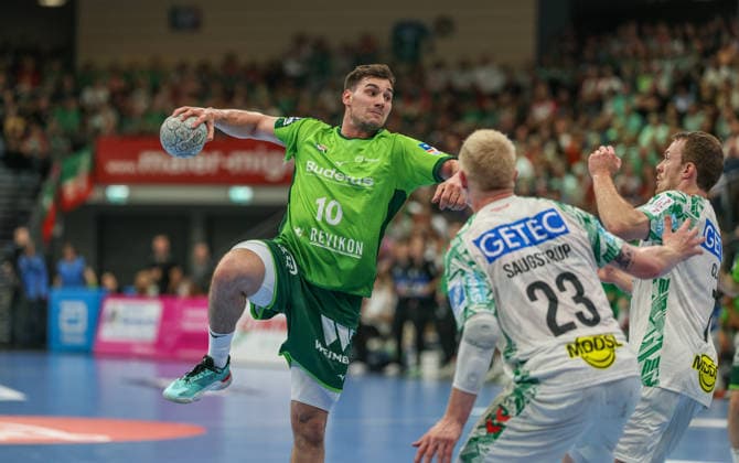 GER, Wetzlar, HSG Wetzlar vs SC Magdeburg, Daikin Handball-Bundesliga, Handball, HBL, Spielzeit 2025 2026, Buderus Arena Wetzlar, 34. Spieltag im Bild v.l.: Josip Simic (HSG Wetzlar 10), Magnus Saugstrup (SC Magdeburg 23) DFB DFL REGULATIONS PROHIBIT ANY USE OF PHOTOGRAPHS AS IMAGE SEQUENCES AND OR QUASI-VIDEO, 07.06.2026