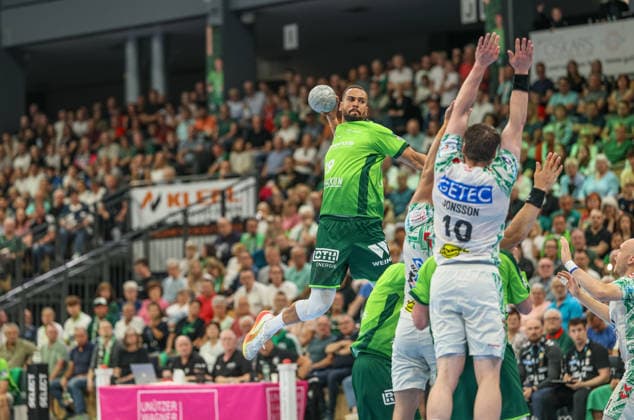 GER, Wetzlar, HSG Wetzlar vs SC Magdeburg, Daikin Handball-Bundesliga, Handball, HBL, Spielzeit 2025 2026, Buderus Arena Wetzlar, 34. Spieltag im Bild v.l.: Philipp Ahouansou (HSG Wetzlar 19), Elvar Örn Jonsson (SC Magdeburg 19) DFB DFL REGULATIONS PROHIBIT ANY USE OF PHOTOGRAPHS AS IMAGE SEQUENCES AND OR QUASI-VIDEO, 07.06.2026