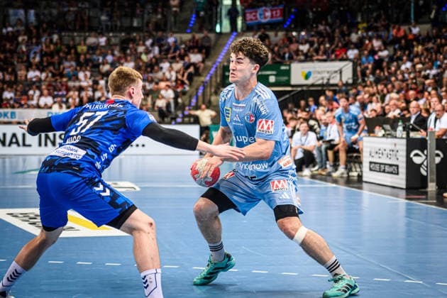 Lucca Bialowas (HC Erlangen, 95) vs. Jakob Nigg (TVB Stuttgart, 57) GER, TVB Stuttgart - HC Erlangen, DAIKIN HBL, Handball, Bundesliga, 34. Spieltag, Spielzeit 2025 2026, 07.06.2026 GER, TVB Stuttgart - HC Erlangen, DAIKIN HBL, Handball, Bundesliga, 34. Spieltag, Spielzeit 2025 2026, 07.06.2026 Stuttgart
