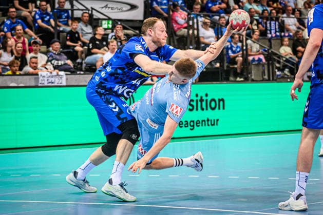Sander Andreassen Overjordet (HC Erlangen, 08) wird am Kreis gestoppt durch Lenny Rubin (TVB Stuttgart, 44) GER, TVB Stuttgart - HC Erlangen, DAIKIN HBL, Handball, Bundesliga, 34. Spieltag, Spielzeit 2025 2026, 07.06.2026 GER, TVB Stuttgart - HC Erlangen, DAIKIN HBL, Handball, Bundesliga, 34. Spieltag, Spielzeit 2025 2026, 07.06.2026 Stuttgart