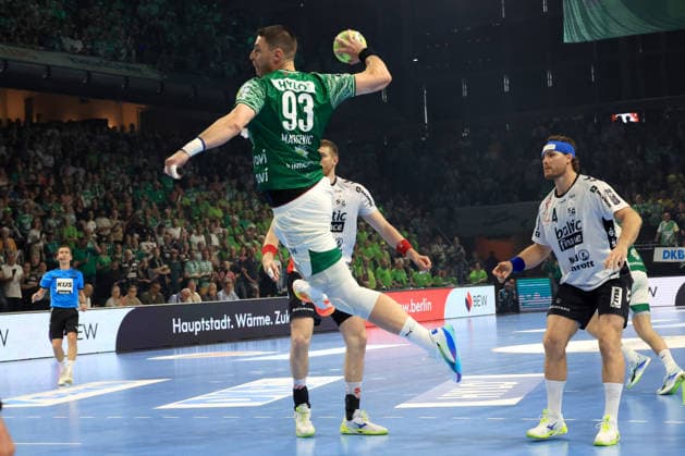 DEU, DHB, 1.HBL, Fuechse Berlin vs. Flensburger-Handewitt, 07.06.2026, Max-Schmeling-Halle, Berlin, DEU, DHB, 1.HBL, Fuechse Berlin vs. Flensburger-Handewitt, im Bild Mijajlo Marsenic (Fuechse Berlin 93), BLAZ BLAGOTINSEK (Flensburg Handewitt 43) Johannes Golla (Flensburg Handewitt 4)
