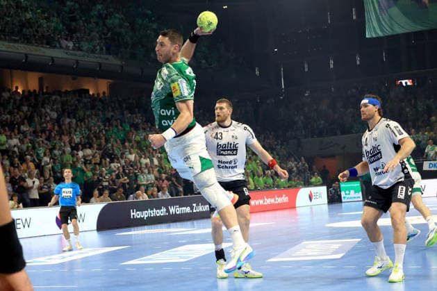 DEU, DHB, 1.HBL, Fuechse Berlin vs. Flensburger-Handewitt, 07.06.2026, Max-Schmeling-Halle, Berlin, DEU, DHB, 1.HBL, Fuechse Berlin vs. Flensburger-Handewitt, im Bild Mijajlo Marsenic (Fuechse Berlin 93), BLAZ BLAGOTINSEK (Flensburg Handewitt 43) Johannes Golla (Flensburg Handewitt 4)