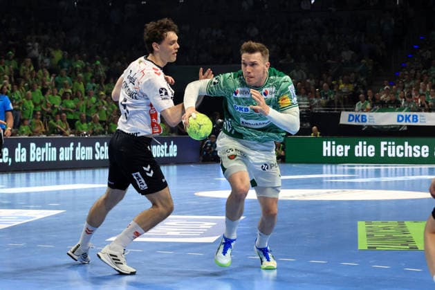 DEU, DHB, 1.HBL, Fuechse Berlin vs. Flensburger-Handewitt, 07.06.2026, Max-Schmeling-Halle, Berlin, DEU, DHB, 1.HBL, Fuechse Berlin vs. Flensburger-Handewitt, im Bild Lasse Andersson (Fuechse Berlin 11), NICLAS KIRKEL¯KKE (Flensburg Handewitt 5)