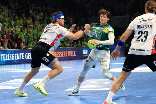 DEU, DHB, 1.HBL, Fuechse Berlin vs. Flensburger-Handewitt, 07.06.2026, Max-Schmeling-Halle, Berlin, DEU, DHB, 1.HBL, Fuechse Berlin vs. Flensburger-Handewitt, im Bild Nils Lichtlein (Fuechse Berlin 17), Johannes Golla (Flensburg Handewitt 4)