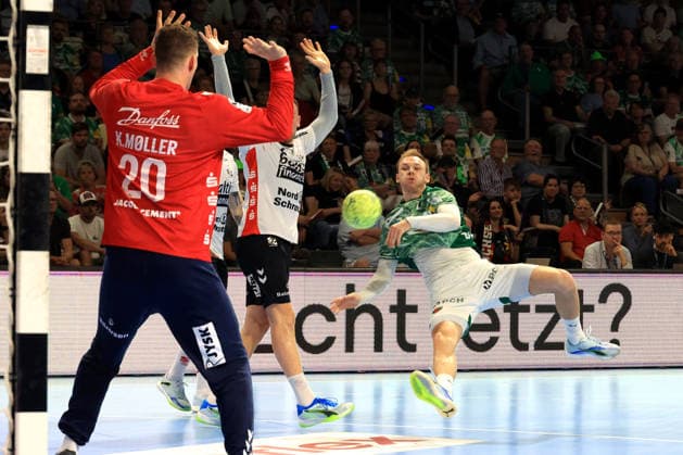 DEU, DHB, 1.HBL, Fuechse Berlin vs. Flensburger-Handewitt, 07.06.2026, Max-Schmeling-Halle, Berlin, DEU, DHB, 1.HBL, Fuechse Berlin vs. Flensburger-Handewitt, im Bild Mathias Gidsel (Fuechse Berlin 19), Kevin Moeller (Flensburg Handewitt 20)