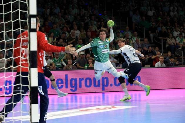 DEU, DHB, 1.HBL, Fuechse Berlin vs. Flensburger-Handewitt, 07.06.2026, Max-Schmeling-Halle, Berlin, DEU, DHB, 1.HBL, Fuechse Berlin vs. Flensburger-Handewitt, im Bild Nils Lichtlein (Fuechse Berlin 17), Lasse Moeller (Flensburg Handewitt 64)