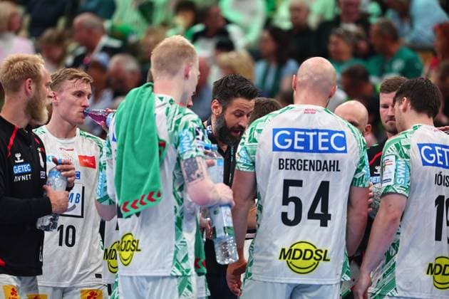 Bennet Wiegert (SC Magdeburg, Cheftrainer) gibt Anweisungen waehrend der Auszeit GER, HSG Wetzlar vs SC Magdeburg, Handball, 1. Bundesliga, 34. Spieltag, Spielzeit 2025 2026, 07.06.2026 GER, HSG Wetzlar vs SC Magdeburg, Handball, 1. Bundesliga, 34. Spieltag, Spielzeit 2025 2026, 07.06.2026 Wetzlar