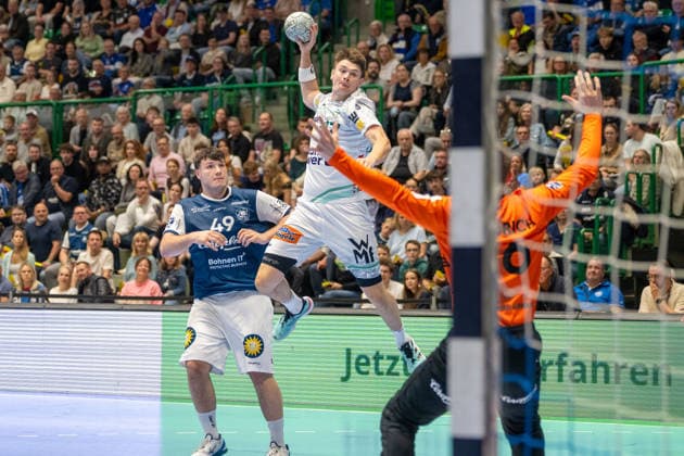 Zweikampf zwischen Oskar Sunnefeldt (FRISCH AUF! Goeppingen, 27) und Lukas Diedrich (Bergischer HC 06, 16). Dabei Aron Seesing (Bergischer HC 06, 49). Bergischer HC vs. Frisch Auf! Goeppingen, Handball, DAIKIN HBL, 34. Spieltag, Saison 2025 2026, 07.06.2026 Bergischer HC vs. Frisch Auf! Goeppingen, Handball, DAIKIN HBL, 34. Spieltag, Saison 2025 2026, 07.06.2026 Wuppertal