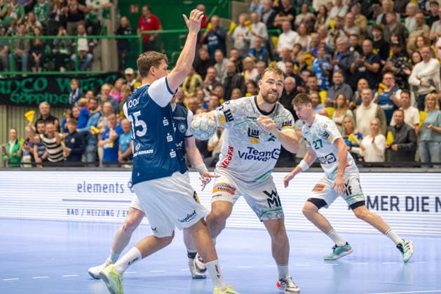Zweikampf zwischen Lars Mitchell Kooij (Bergischer HC 06, 15) und Ludvig Jurmala Astroem (FRISCH AUF! Goeppingen, 25). Bergischer HC vs. Frisch Auf! Goeppingen, Handball, DAIKIN HBL, 34. Spieltag, Saison 2025 2026, 07.06.2026 Bergischer HC vs. Frisch Auf! Goeppingen, Handball, DAIKIN HBL, 34. Spieltag, Saison 2025 2026, 07.06.2026 Wuppertal