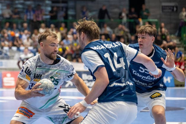 Zweikampf zwischen Ludvig Jurmala Astroem (FRISCH AUF! Goeppingen, 25), Gerdas Barbarskas (Bergischer HC 06, 14) und Soeren Steinhaus (Bergischer HC 06, 53). Bergischer HC vs. Frisch Auf! Goeppingen, Handball, DAIKIN HBL, 34. Spieltag, Saison 2025 2026, 07.06.2026 Bergischer HC vs. Frisch Auf! Goeppingen, Handball, DAIKIN HBL, 34. Spieltag, Saison 2025 2026, 07.06.2026 Wuppertal