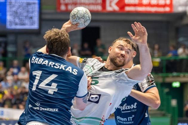 Zweikampf zwischen Gerdas Barbarskas (Bergischer HC 06, 14) und Ludvig Jurmala Astroem (FRISCH AUF! Goeppingen, 25). Bergischer HC vs. Frisch Auf! Goeppingen, Handball, DAIKIN HBL, 34. Spieltag, Saison 2025 2026, 07.06.2026 Bergischer HC vs. Frisch Auf! Goeppingen, Handball, DAIKIN HBL, 34. Spieltag, Saison 2025 2026, 07.06.2026 Wuppertal