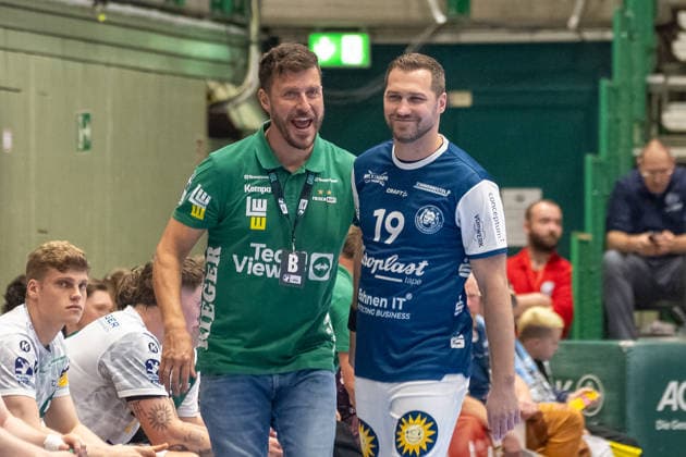 Ben Matschke (FRISCH AUF! Goeppingen, Trainer) und Tomas Babak (Bergischer HC 06, 19) im Gespsraech. Bergischer HC vs. Frisch Auf! Goeppingen, Handball, DAIKIN HBL, 34. Spieltag, Saison 2025 2026, 07.06.2026 Bergischer HC vs. Frisch Auf! Goeppingen, Handball, DAIKIN HBL, 34. Spieltag, Saison 2025 2026, 07.06.2026 Wuppertal