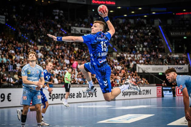 Simone Mengon (TVB Stuttgart, 15) - Sprung in den Kreis GER, TVB Stuttgart - HC Erlangen, DAIKIN HBL, Handball, Bundesliga, 34. Spieltag, Spielzeit 2025 2026, 07.06.2026 GER, TVB Stuttgart - HC Erlangen, DAIKIN HBL, Handball, Bundesliga, 34. Spieltag, Spielzeit 2025 2026, 07.06.2026 Stuttgart