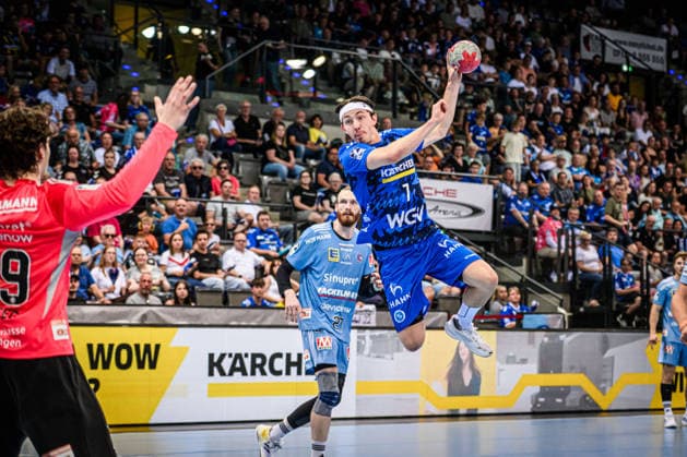 Kasper Thorsen Lien (TVB Stuttgart, 07) vs. Erlangens Schlussmann Tim Herceg (HC Erlangen, 99) GER, TVB Stuttgart - HC Erlangen, DAIKIN HBL, Handball, Bundesliga, 34. Spieltag, Spielzeit 2025 2026, 07.06.2026 GER, TVB Stuttgart - HC Erlangen, DAIKIN HBL, Handball, Bundesliga, 34. Spieltag, Spielzeit 2025 2026, 07.06.2026 Stuttgart