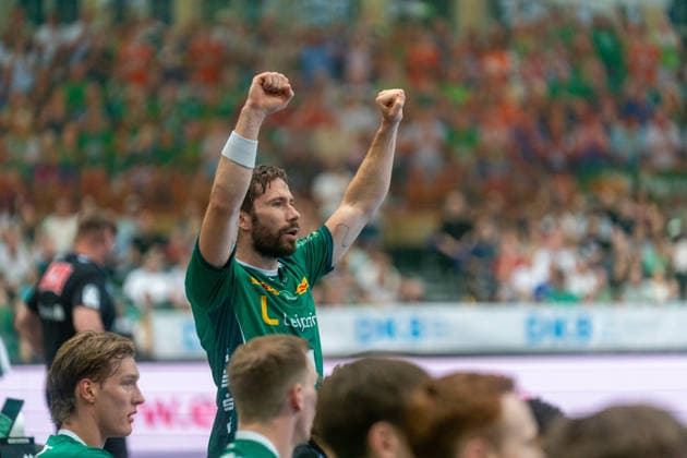 Lukas Binder (SC DHfK Leipzig, 11) bejubelt sein Team SC DHfK Leipzig vs. TSV GWD Minden, Handball, 1. Handball-Bundesliga, 34. Spieltag, Saison 2025 2026, 07.06.2026 SC DHfK Leipzig vs. TSV GWD Minden, Handball, 1. Handball-Bundesliga, 34. Spieltag, Saison 2025 2026, 07.06.2026 Leipzig
