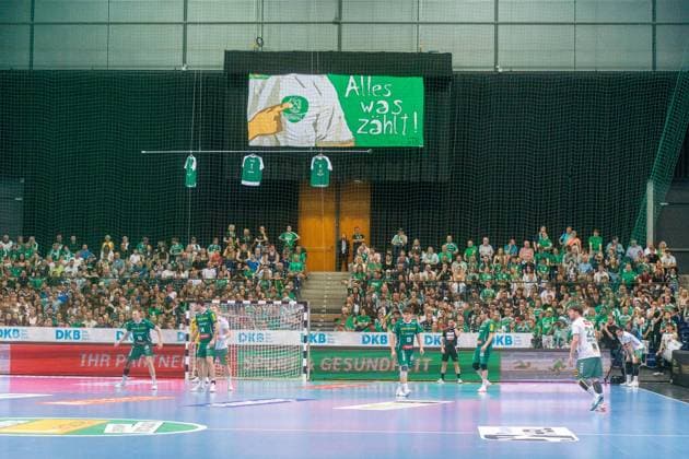 Leipzig Fan-Choreografie mit der Aufschrift Alles was zaehlt! SC DHfK Leipzig vs. TSV GWD Minden, Handball, 1. Handball-Bundesliga, 34. Spieltag, Saison 2025 2026, 07.06.2026 SC DHfK Leipzig vs. TSV GWD Minden, Handball, 1. Handball-Bundesliga, 34. Spieltag, Saison 2025 2026, 07.06.2026 Leipzig