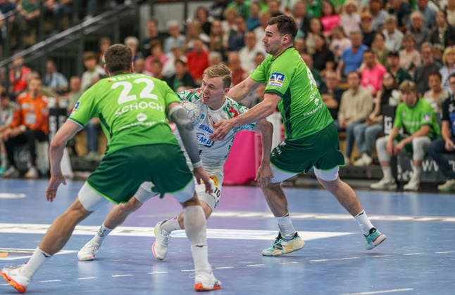 GER, Wetzlar, HSG Wetzlar vs SC Magdeburg, Daikin Handball-Bundesliga, Handball, HBL, Spielzeit 2025 2026, Buderus Arena Wetzlar, 34. Spieltag im Bild v.l.: Jona Schoch (HSG Wetzlar 22), Gisli Kristjansson (SC Magdeburg 10), Josip Simic (HSG Wetzlar 10) DFB DFL REGULATIONS PROHIBIT ANY USE OF PHOTOGRAPHS AS IMAGE SEQUENCES AND OR QUASI-VIDEO, 07.06.2026