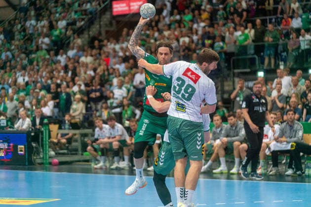 Dean Bombac (SC DHfK Leipzig, 67) wird von Malte Donker (TSV GWD Minden, 39) bei einem Wurf geblockt SC DHfK Leipzig vs. TSV GWD Minden, Handball, 1. Handball-Bundesliga, 34. Spieltag, Saison 2025 2026, 07.06.2026 SC DHfK Leipzig vs. TSV GWD Minden, Handball, 1. Handball-Bundesliga, 34. Spieltag, Saison 2025 2026, 07.06.2026 Leipzig