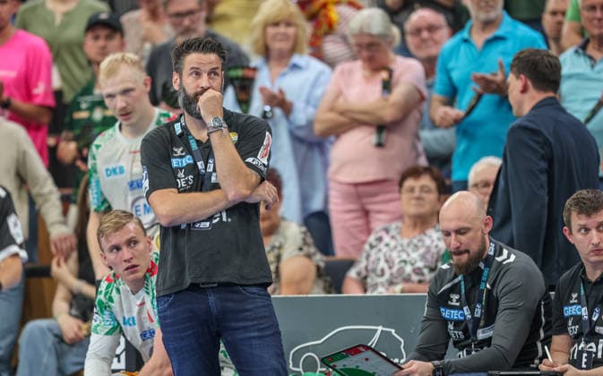 GER, Wetzlar, HSG Wetzlar vs SC Magdeburg, Daikin Handball-Bundesliga, Handball, HBL, Spielzeit 2025 2026, Buderus Arena Wetzlar, 34. Spieltag im Bild: Bennet Wiegert (Trainer SC Magdeburg), nachdenklich, Emotionen DFB DFL REGULATIONS PROHIBIT ANY USE OF PHOTOGRAPHS AS IMAGE SEQUENCES AND OR QUASI-VIDEO, 07.06.2026