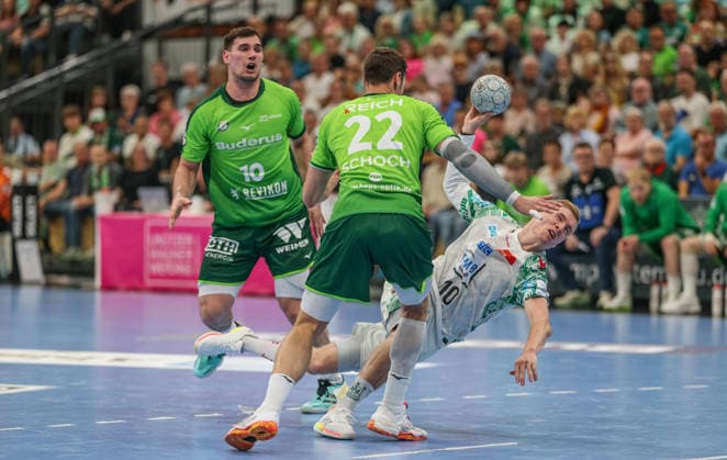 GER, Wetzlar, HSG Wetzlar vs SC Magdeburg, Daikin Handball-Bundesliga, Handball, HBL, Spielzeit 2025 2026, Buderus Arena Wetzlar, 34. Spieltag im Bild v.l.: Jona Schoch (HSG Wetzlar 22), Gisli Kristjansson (SC Magdeburg 10) DFB DFL REGULATIONS PROHIBIT ANY USE OF PHOTOGRAPHS AS IMAGE SEQUENCES AND OR QUASI-VIDEO, 07.06.2026