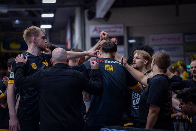 Das Team der Bozic Knights ist ready fuers Finale GER, Phoenix Hagen vs. Bozic Estriche Knights Kirchheim, BARMER 2. Basketball Bundesliga, Playoffs Finale Spiel 2, Saison 2025 2026, 07.06.2026 GER, Phoenix Hagen vs. Bozic Estriche Knights Kirchheim, BARMER 2. Basketball Bundesliga, Playoffs Finale Spiel 2, Saison 2025 2026, 07.06.2026 Hagen