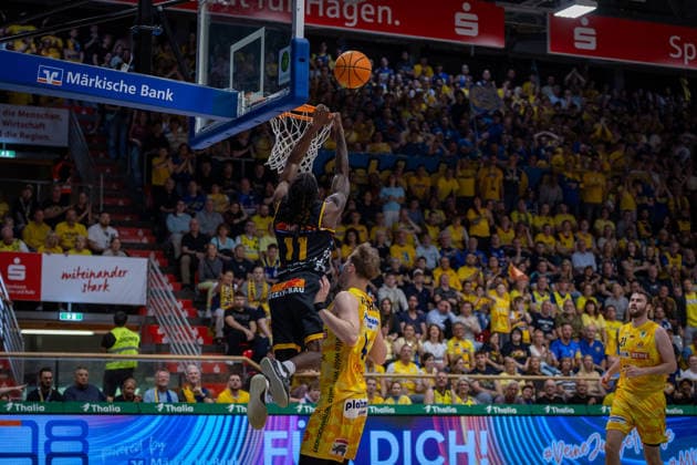 Tyrel Maurice Morgan (Bozic Estriche Knights Kirchheim, 11) Bjarne Kraushaar (Phoenix Hagen, 04) GER, Phoenix Hagen vs. Bozic Estriche Knights Kirchheim, BARMER 2. Basketball Bundesliga, Playoffs Finale Spiel 2, Saison 2025 2026, 07.06.2026 GER, Phoenix Hagen vs. Bozic Estriche Knights Kirchheim, BARMER 2. Basketball Bundesliga, Playoffs Finale Spiel 2, Saison 2025 2026, 07.06.2026 Hagen