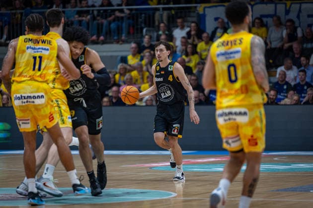 Marvin Omonigho Omuvwie (Phoenix Hagen, 11) Tylan James Pope (Bozic Estriche Knights Kirchheim, 09) Gian Bahattin Aydinoglu (Bozic Estriche Knights Kirchheim, 04) GER, Phoenix Hagen vs. Bozic Estriche Knights Kirchheim, BARMER 2. Basketball Bundesliga, Playoffs Finale Spiel 2, Saison 2025 2026, 07.06.2026 GER, Phoenix Hagen vs. Bozic Estriche Knights Kirchheim, BARMER 2. Basketball Bundesliga, Playoffs Finale Spiel 2, Saison 2025 2026, 07.06.2026 Hagen