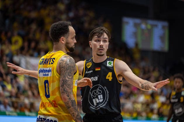 Marcus Henri Graves (Phoenix Hagen, 00) Gian Bahattin Aydinoglu (Bozic Estriche Knights Kirchheim, 04) GER, Phoenix Hagen vs. Bozic Estriche Knights Kirchheim, BARMER 2. Basketball Bundesliga, Playoffs Finale Spiel 2, Saison 2025 2026, 07.06.2026 GER, Phoenix Hagen vs. Bozic Estriche Knights Kirchheim, BARMER 2. Basketball Bundesliga, Playoffs Finale Spiel 2, Saison 2025 2026, 07.06.2026 Hagen