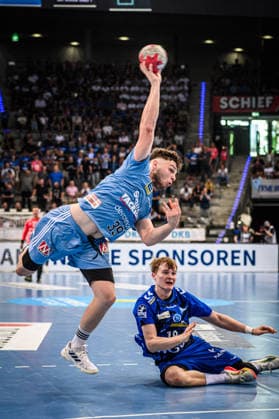 Tobias Buck (HC Erlangen, 39) vs. Linus Schmid (TVB Stuttgart, 18) GER, TVB Stuttgart - HC Erlangen, DAIKIN HBL, Handball, Bundesliga, 34. Spieltag, Spielzeit 2025 2026, 07.06.2026 GER, TVB Stuttgart - HC Erlangen, DAIKIN HBL, Handball, Bundesliga, 34. Spieltag, Spielzeit 2025 2026, 07.06.2026 Stuttgart