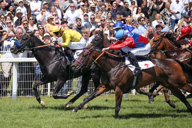 07.06.2026, Iffezheim, Baden-Wuerttemberg, GER - Wikinger mit Thore Hammer-Hansen gewinnt die Silberne Peitsche. Galopprennbahn Baden-Baden, Iffezheim. (Pferd, Jockey, Wikinger, Hammer-Hansen, Sieg, Ziel, Zielankunft) 260607B981IFFEZHEIM.JPG