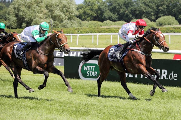 07.06.2026, Iffezheim, Baden-Wuerttemberg, GER - Alleno mit Sibylle Vogt gewinnt den Grossen Preis von Tattersalls. Galopprennbahn Baden-Baden, Iffezheim. (Pferd, Jockey, Alleno, Vogt, Sieg, Ziel, Zielankunft) 260607B986IFFEZHEIM.JPG
