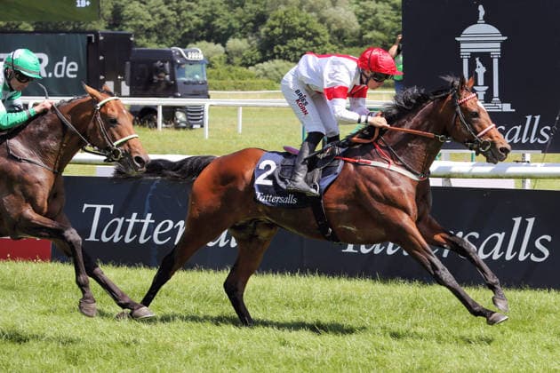 07.06.2026, Iffezheim, Baden-Wuerttemberg, GER - Alleno mit Sibylle Vogt gewinnt den Grossen Preis von Tattersalls. Galopprennbahn Baden-Baden, Iffezheim. (Pferd, Jockey, Alleno, Vogt, Sieg, Ziel, Zielankunft) 260607B987IFFEZHEIM.JPG