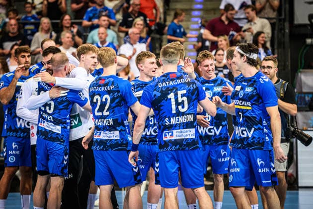 Teamkreis, Teamspirit, Jubel und Freude nach Heimsieg gegen den HC Erlangen GER, TVB Stuttgart - HC Erlangen, DAIKIN HBL, Handball, Bundesliga, 34. Spieltag, Spielzeit 2025 2026, 07.06.2026 GER, TVB Stuttgart - HC Erlangen, DAIKIN HBL, Handball, Bundesliga, 34. Spieltag, Spielzeit 2025 2026, 07.06.2026 Stuttgart