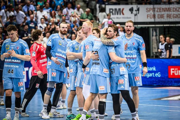 Team des HC Erlangen - sichtlich enttaeuscht nach Auswaertsniederlage in Stuttgart GER, TVB Stuttgart - HC Erlangen, DAIKIN HBL, Handball, Bundesliga, 34. Spieltag, Spielzeit 2025 2026, 07.06.2026 GER, TVB Stuttgart - HC Erlangen, DAIKIN HBL, Handball, Bundesliga, 34. Spieltag, Spielzeit 2025 2026, 07.06.2026 Stuttgart