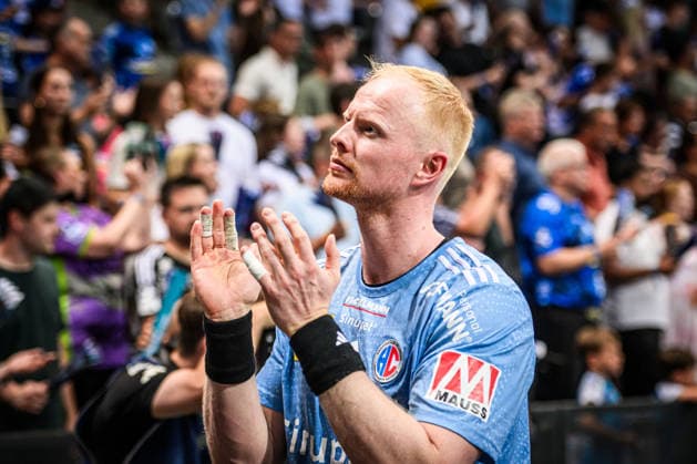 Sebastian Firnhaber (HC Erlangen, 18) - Applaus fuer die mitgereisten Fans GER, TVB Stuttgart - HC Erlangen, DAIKIN HBL, Handball, Bundesliga, 34. Spieltag, Spielzeit 2025 2026, 07.06.2026 GER, TVB Stuttgart - HC Erlangen, DAIKIN HBL, Handball, Bundesliga, 34. Spieltag, Spielzeit 2025 2026, 07.06.2026 Stuttgart