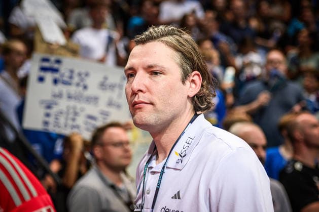 Johannes Sellin (Trainer HC Erlangen) - nachdenklicher Blick GER, TVB Stuttgart - HC Erlangen, DAIKIN HBL, Handball, Bundesliga, 34. Spieltag, Spielzeit 2025 2026, 07.06.2026 GER, TVB Stuttgart - HC Erlangen, DAIKIN HBL, Handball, Bundesliga, 34. Spieltag, Spielzeit 2025 2026, 07.06.2026 Stuttgart