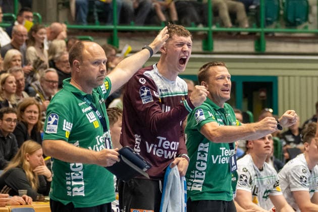 Heiko Ruess (FRISCH AUF! Goeppingen), Julian Buchele (FRISCH AUF! Goeppingen, 01) und Stefan Klaus (FRISCH AUF! Goeppingen, Co-Trainer) bejubeln eine gelungene Aktion. Bergischer HC vs. Frisch Auf! Goeppingen, Handball, DAIKIN HBL, 34. Spieltag, Saison 2025 2026, 07.06.2026 Bergischer HC vs. Frisch Auf! Goeppingen, Handball, DAIKIN HBL, 34. Spieltag, Saison 2025 2026, 07.06.2026 Wuppertal