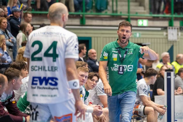 Ben Matschke (FRISCH AUF! Goeppingen, Trainer) gibt Marcel Schiller (FRISCH AUF! Goeppingen, 24) lautstark Anweisungen. Bergischer HC vs. Frisch Auf! Goeppingen, Handball, DAIKIN HBL, 34. Spieltag, Saison 2025 2026, 07.06.2026 Bergischer HC vs. Frisch Auf! Goeppingen, Handball, DAIKIN HBL, 34. Spieltag, Saison 2025 2026, 07.06.2026 Wuppertal