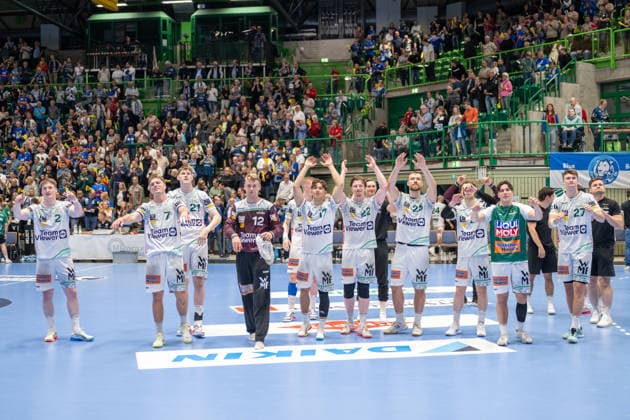 Die Goeppinger Spieler bedanken sich bei den mitgereisten Fans. Bergischer HC vs. Frisch Auf! Goeppingen, Handball, DAIKIN HBL, 34. Spieltag, Saison 2025 2026, 07.06.2026 Bergischer HC vs. Frisch Auf! Goeppingen, Handball, DAIKIN HBL, 34. Spieltag, Saison 2025 2026, 07.06.2026 Wuppertal