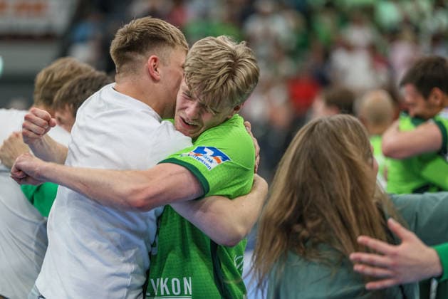 GER, Wetzlar, HSG Wetzlar vs SC Magdeburg, Daikin Handball-Bundesliga, Handball, HBL, Spielzeit 2025 2026, Buderus Arena Wetzlar, 34. Spieltag im Bild: HSG Wetzlar feiert den Nicht Abstieg, Klassenerhalt, Jubel, Freude und Emotionen, Wetzlar bleibt in der Bundesliga, Tristan Kirschner (HSG Wetzlar 5) DFB DFL REGULATIONS PROHIBIT ANY USE OF PHOTOGRAPHS AS IMAGE SEQUENCES AND OR QUASI-VIDEO, 07.06.2026