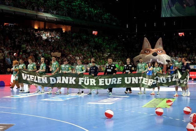 DEU, DHB, 1.HBL, Fuechse Berlin vs. Flensburger-Handewitt, 07.06.2026, Max-Schmeling-Halle, Berlin, DEU, DHB, 1.HBL, Fuechse Berlin vs. Flensburger-Handewitt, im Bild Fuechse-Spielerkreis, Mathias Gidsel (Fuechse Berlin 19)