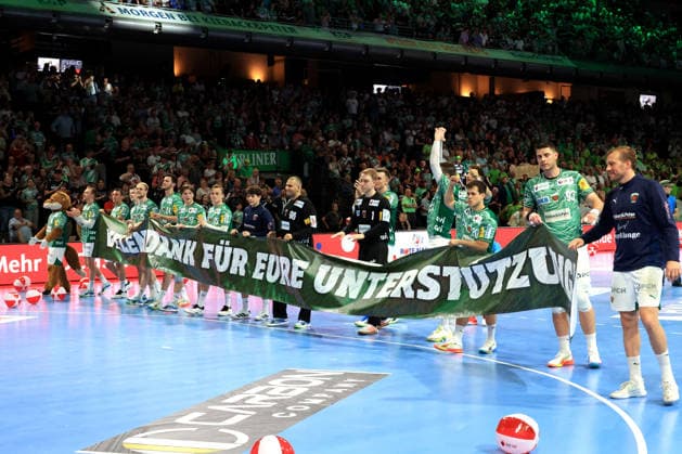 DEU, DHB, 1.HBL, Fuechse Berlin vs. Flensburger-Handewitt, 07.06.2026, Max-Schmeling-Halle, Berlin, DEU, DHB, 1.HBL, Fuechse Berlin vs. Flensburger-Handewitt, im Bild Fuechse-Spielerkreis, Mathias Gidsel (Fuechse Berlin 19)